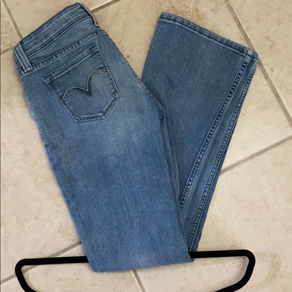 Levi’s jeans size 3M fits like a women’s 2